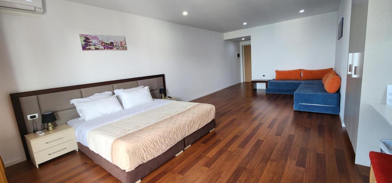 3B Suites Boutique Hotel Sarande Ngoại thất bức ảnh